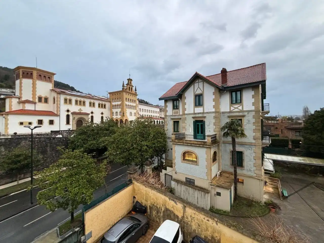 Vista exterior de Estudi en venda en Donostia - San Sebastián  amb Parquet