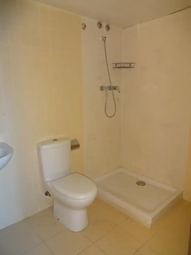 Baño de Piso en venta en Mataró con Aire acondicionado, Calefacción y Piscina comunitaria