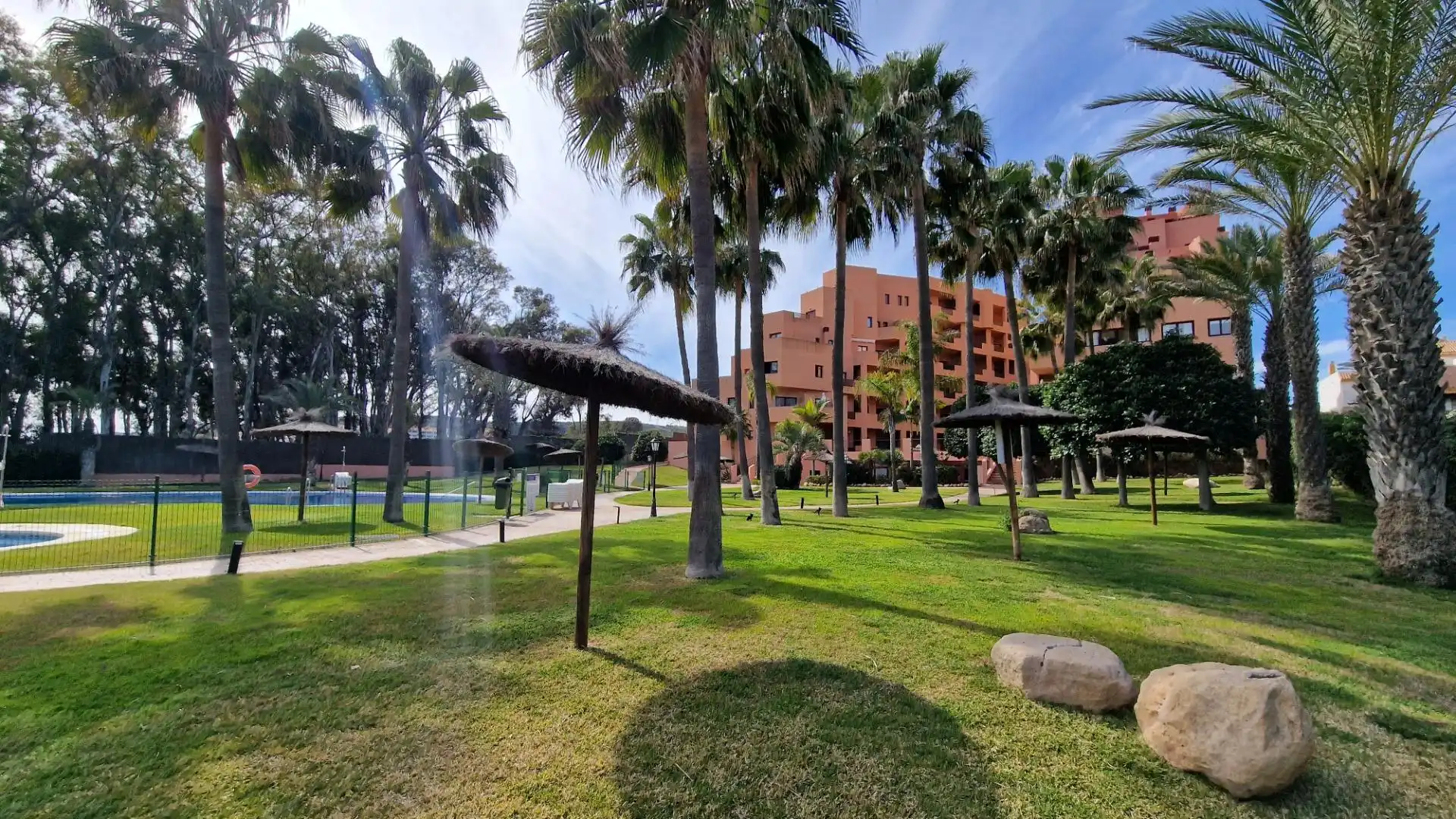 Jardín de Piso en venta en Manilva con Aire acondicionado, Terraza y Amueblado
