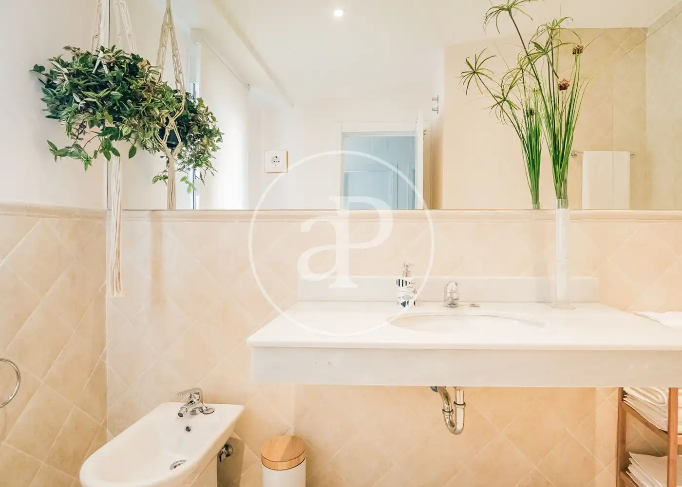 Attic for rent in C. de los Caños del Peral, Palacio
