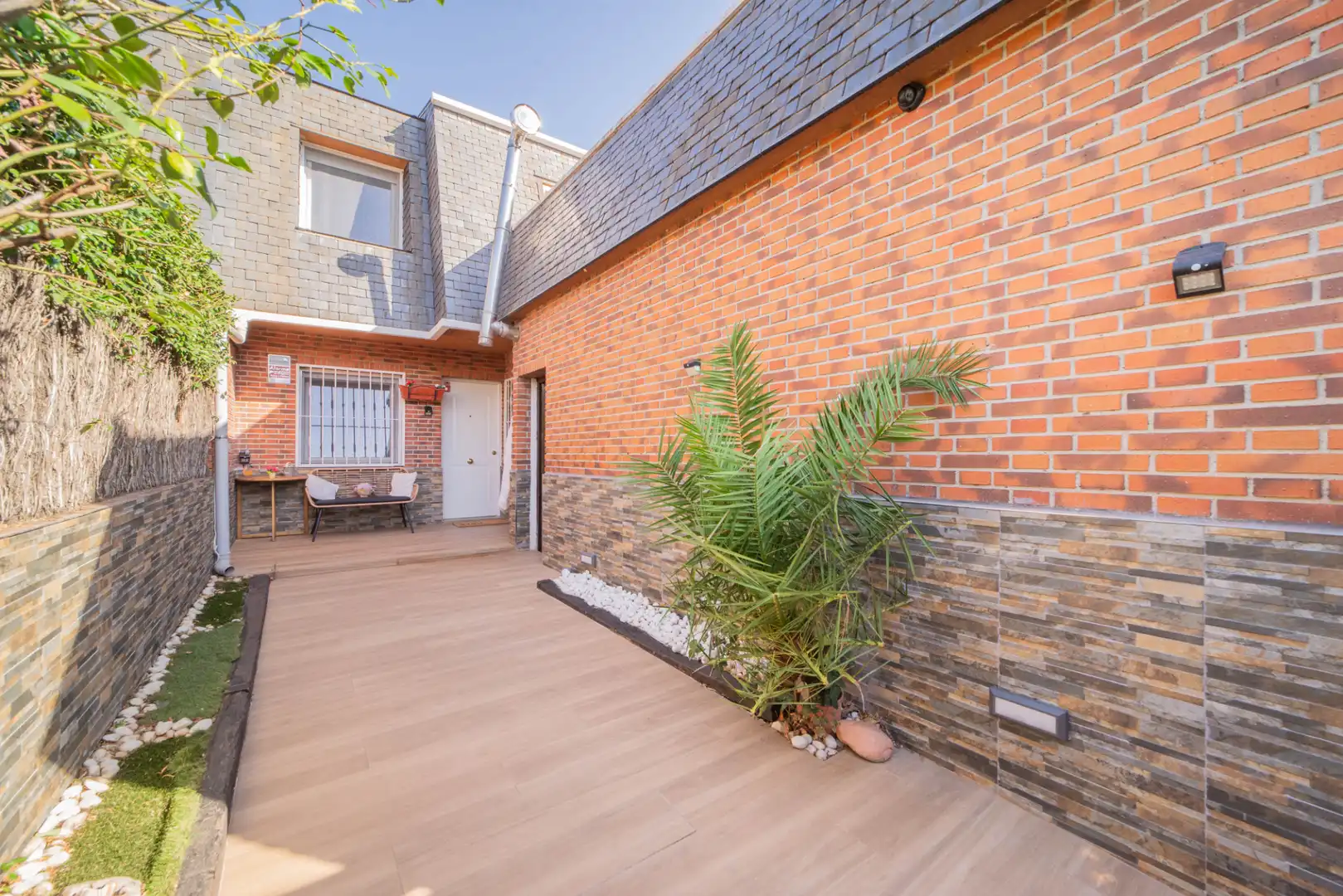 Terrasse von Einfamilien-Reihenhaus zum Verkauf in Galapagar mit Heizung, Privatgarten und Parkett