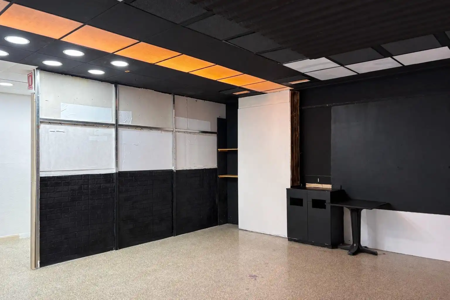 Commercial properties for sale in Carrer MARE DE DEU DE NURIA, Instituts