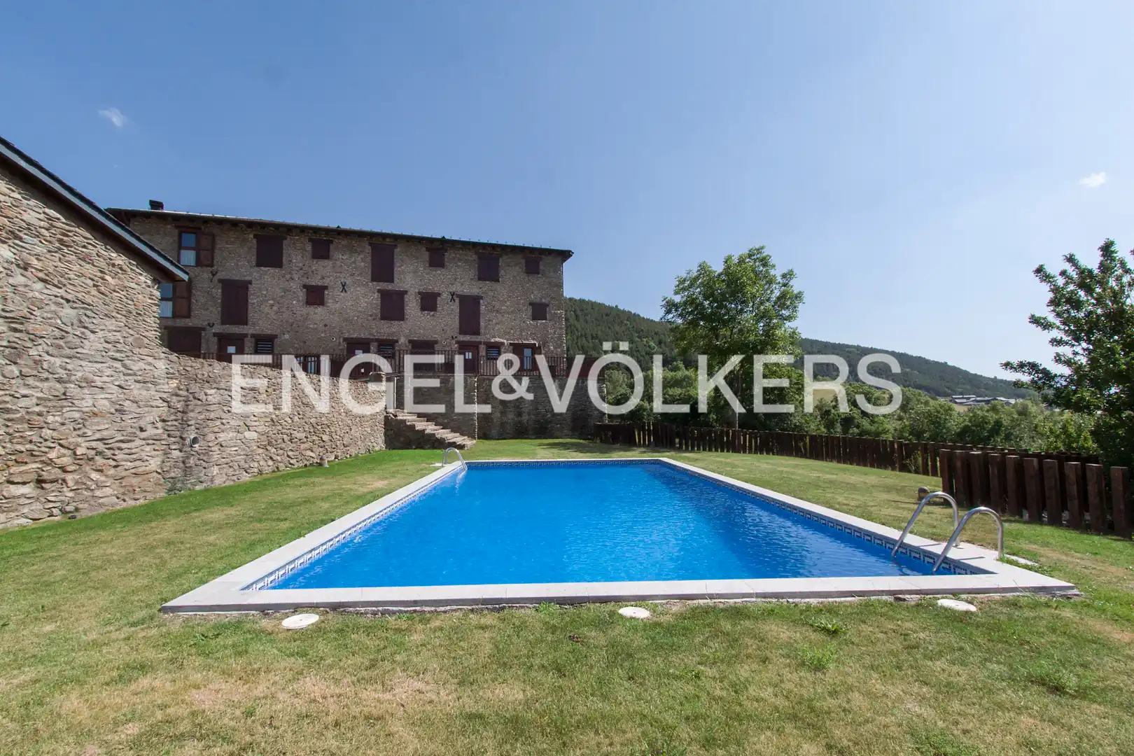 Piscina de Casa adosada en venta en Fontanals de Cerdanya con Calefacción, Parquet y Terraza