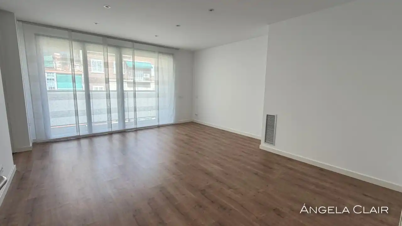 Sala de estar de Piso de alquiler en Barcelona con Aire acondicionado, Calefacción y Parquet