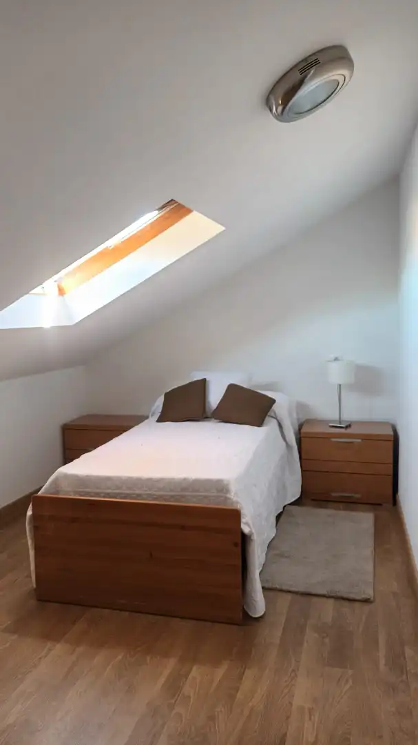 Dormitori de Casa o xalet en venda en Muros amb Jardí privat, Piscina i Moblat