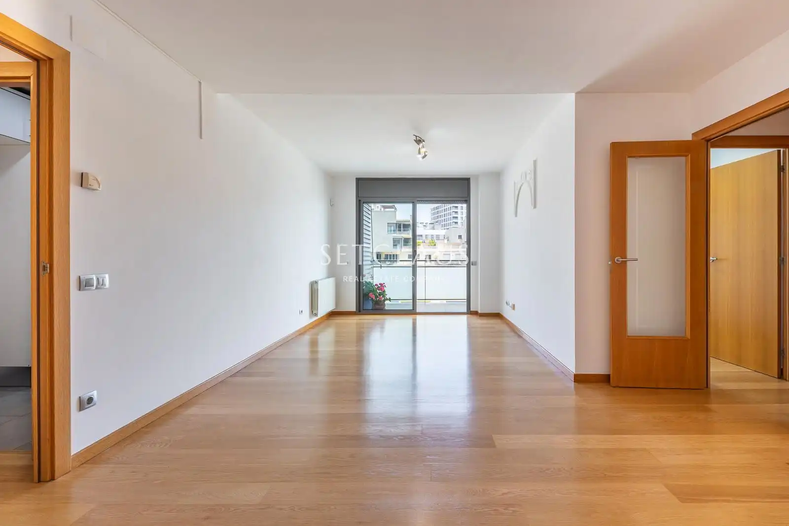 Wohnung zum Verkauf in Badalona mit Klimaanlage, Heizung und Terrasse