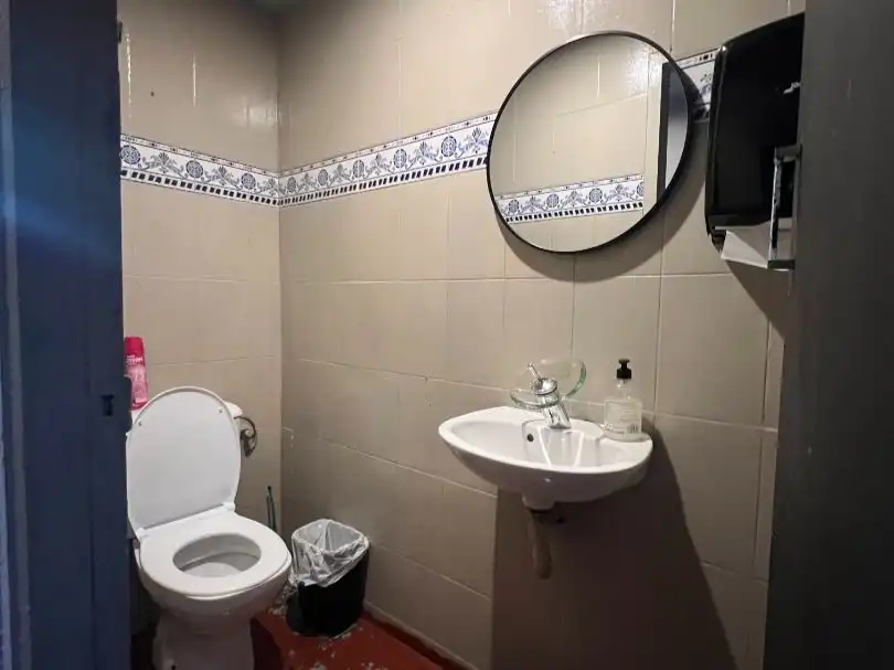 Baño de Local en traspaso en Calella con Aire acondicionado, Calefacción y Parquet