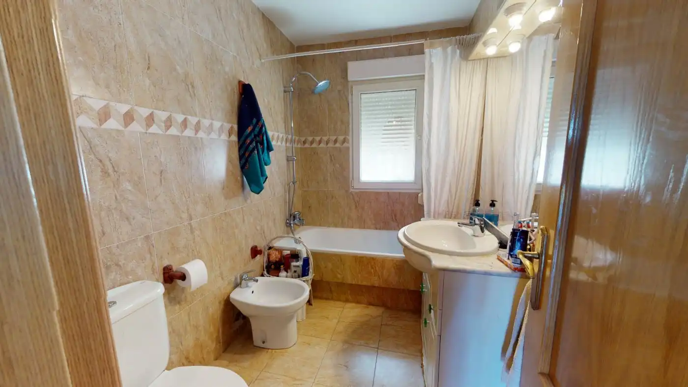 Baño de Casa o chalet en venta en Villalbilla con Calefacción, Jardín privado y Terraza