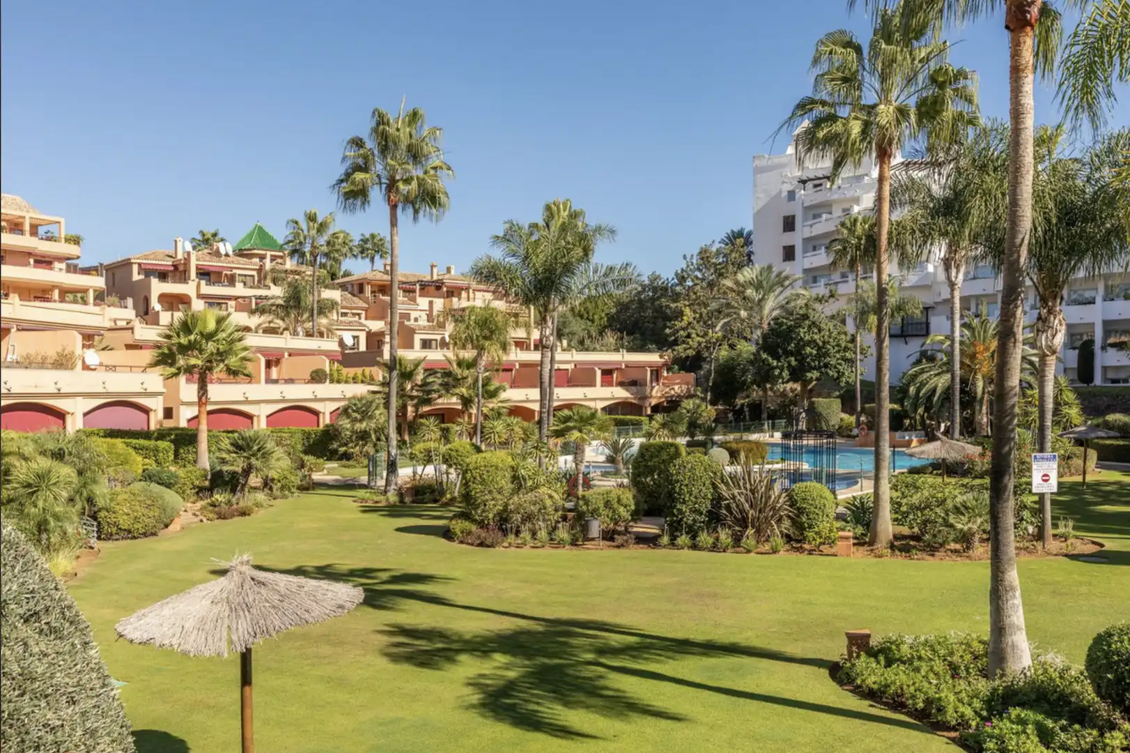 Apartament amb piscina en venda a Estepona Pueblo, imagen 2