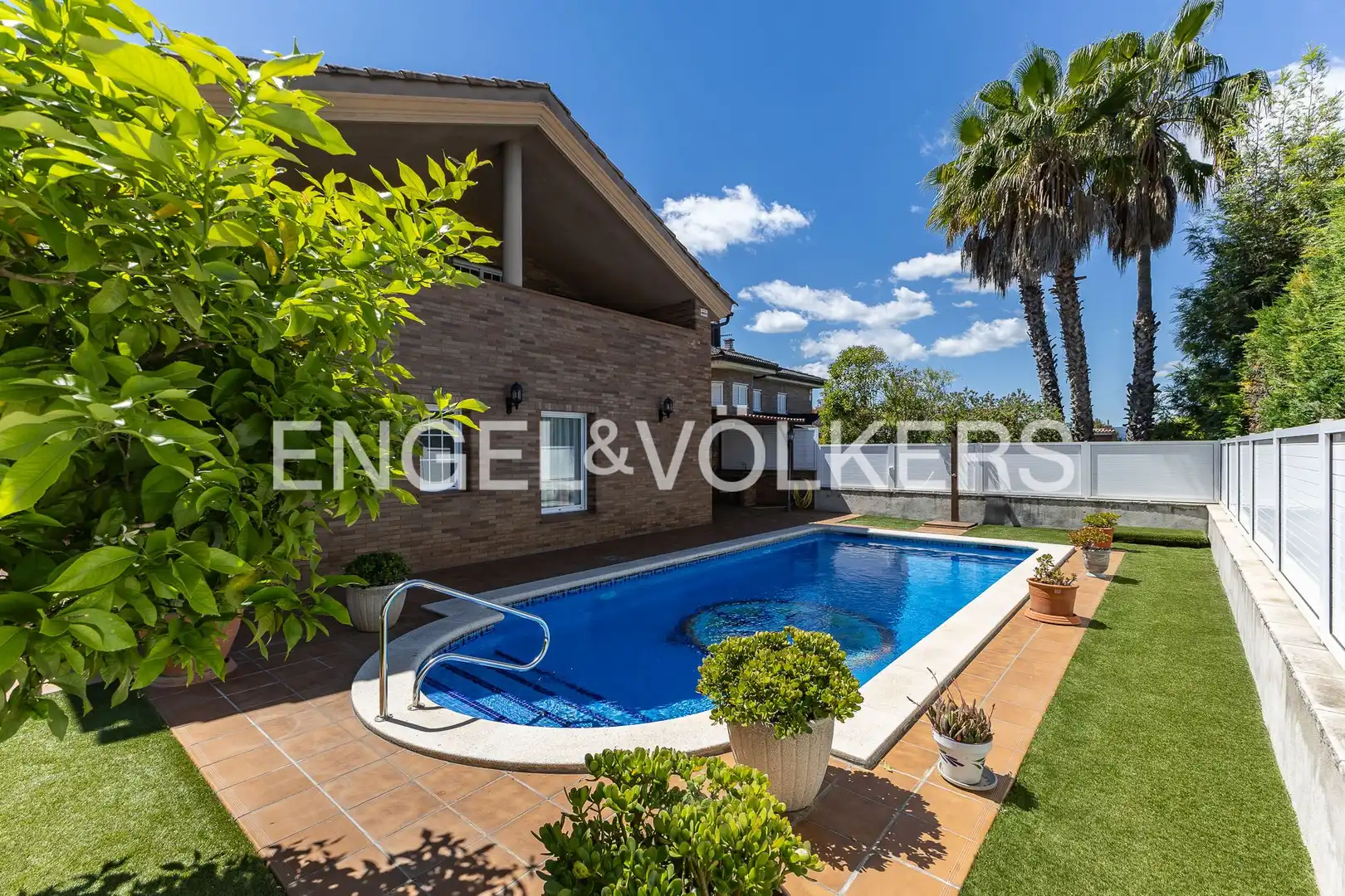 Piscina de Casa o chalet en venta en Molins de Rei con Aire acondicionado, Calefacción y Jardín privado