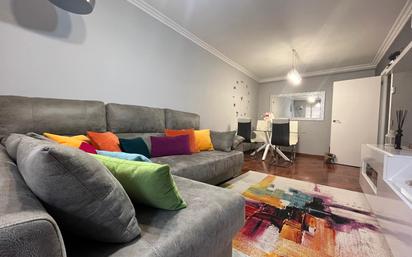 Living room of Flat for sale in Vigo   with Heating, Storage room and Furnished