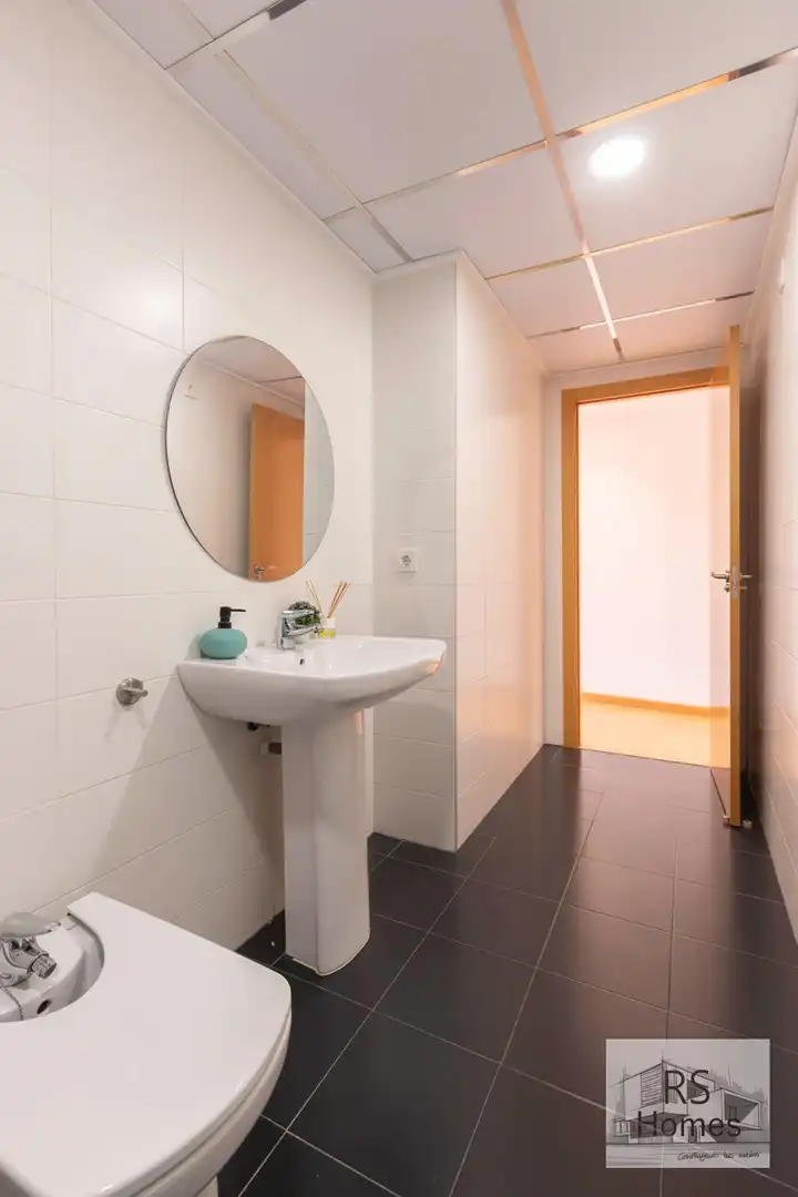 Baño de Piso en venta en Benaguasil con Aire acondicionado, Terraza y Balcón