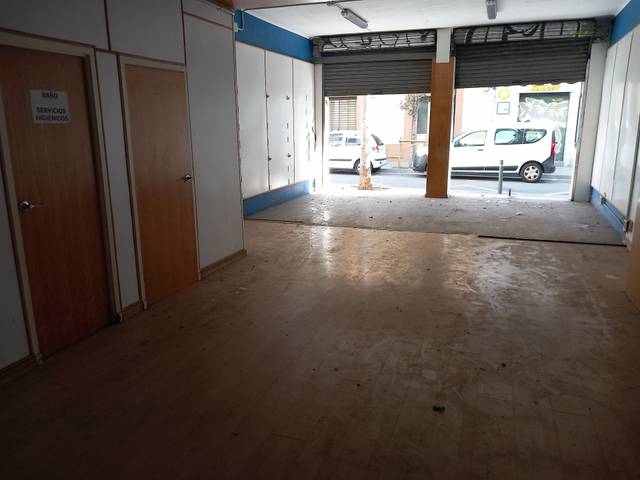 Local comercial en Alquiler en Carrer de Galileu en Sants