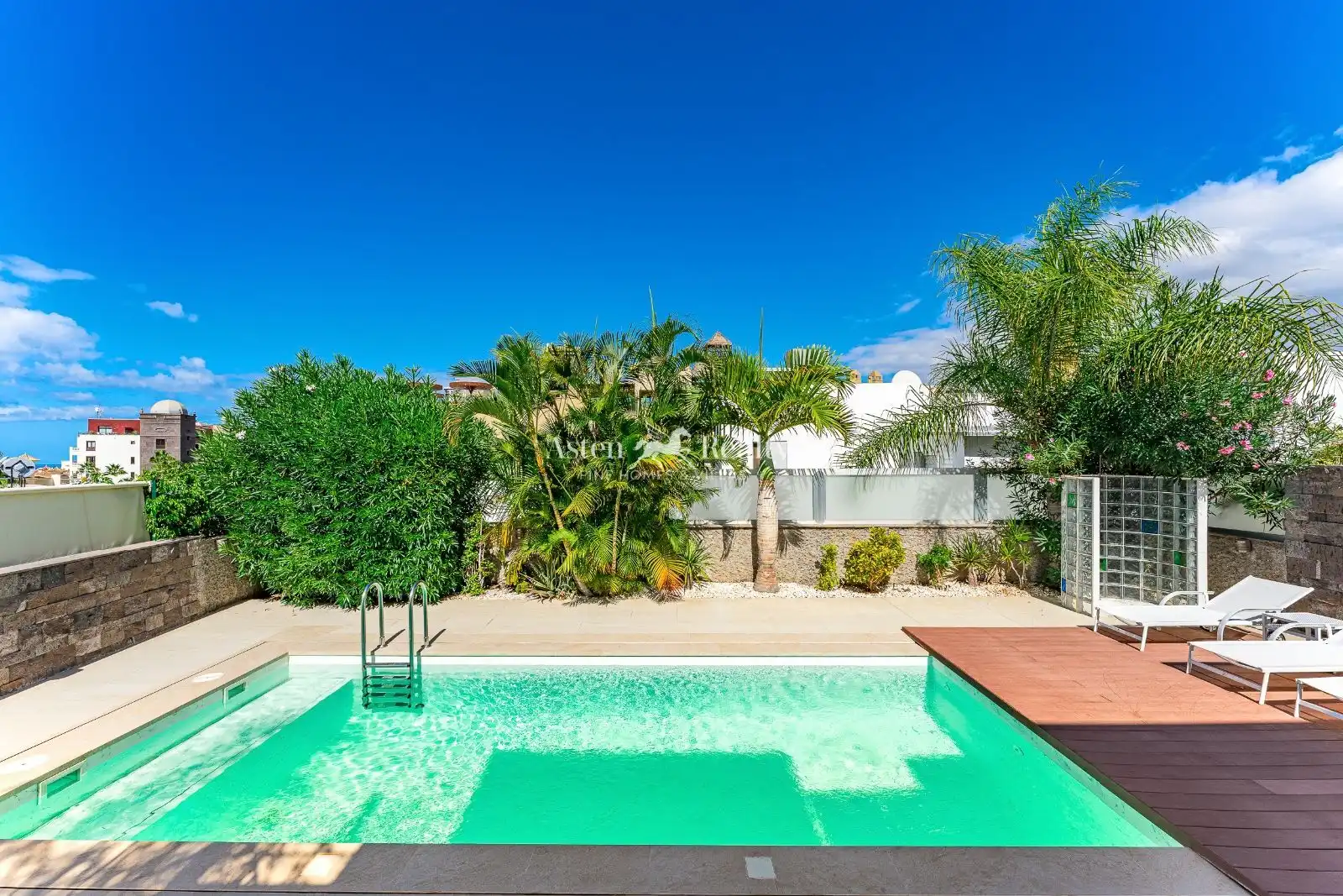 House with pool for sale in Londres, imagen 2
