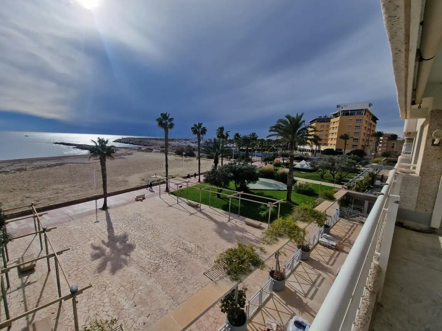 Vista exterior de Piso de alquiler en Águilas con Balcón y Piscina comunitaria