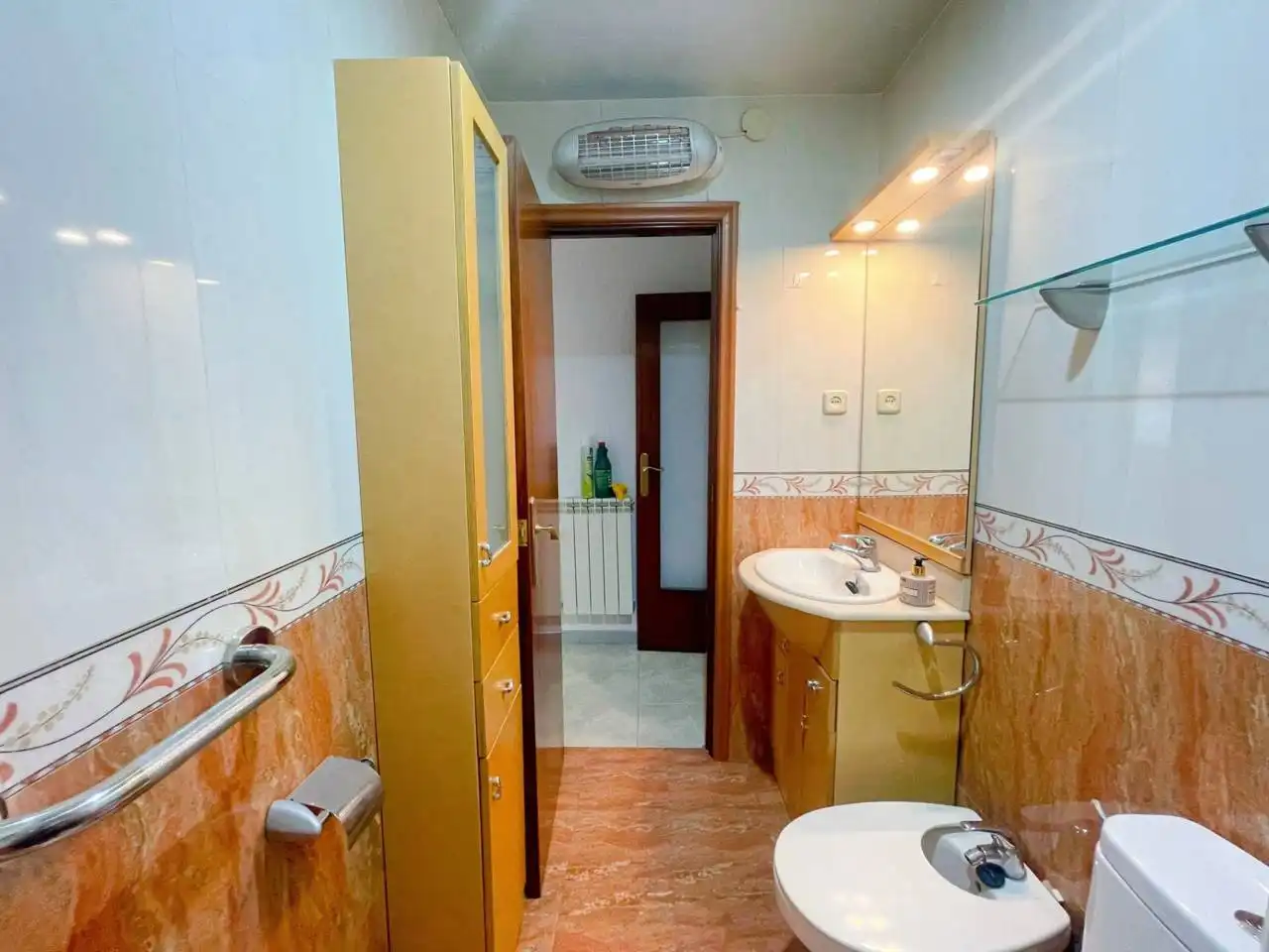 Baño de Piso de alquiler en Cerdanyola del Vallès con Calefacción y Amueblado