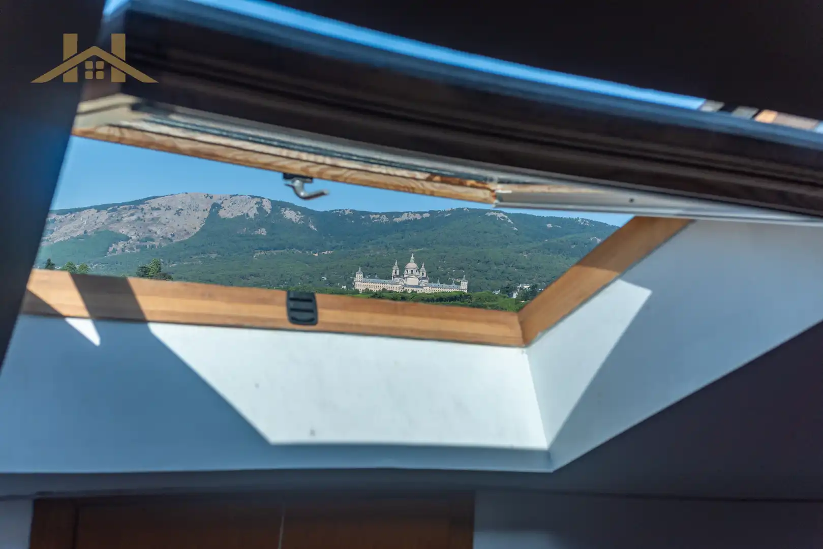 Bedroom of Attic for sale in El Escorial  with Air Conditioner, Heating and Terrace