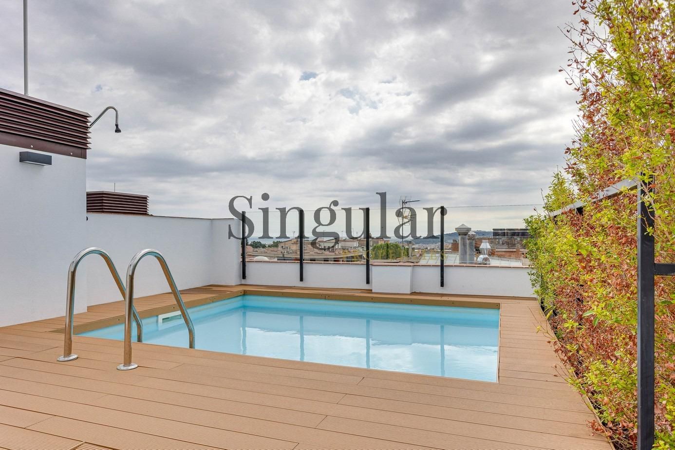 Swimming pool of Planta baja for sale in  Barcelona Capital  with Heating and Terrace