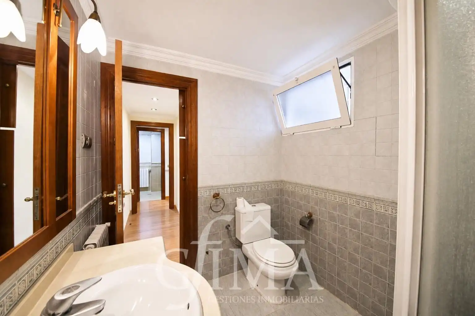 Baño de Piso en venta en Tomelloso con Calefacción