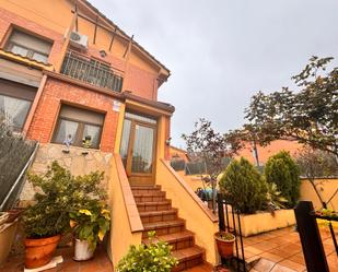 Vista exterior de Casa adosada en venda en El Molar (Madrid) amb Aire condicionat, Calefacció i Jardí privat