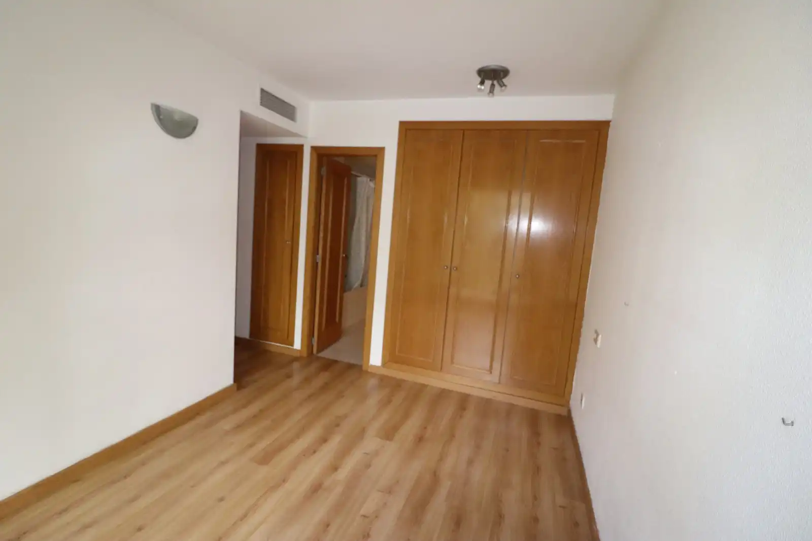 Habitación de Piso de alquiler en  Palma de Mallorca con Aire acondicionado, Parquet y Terraza