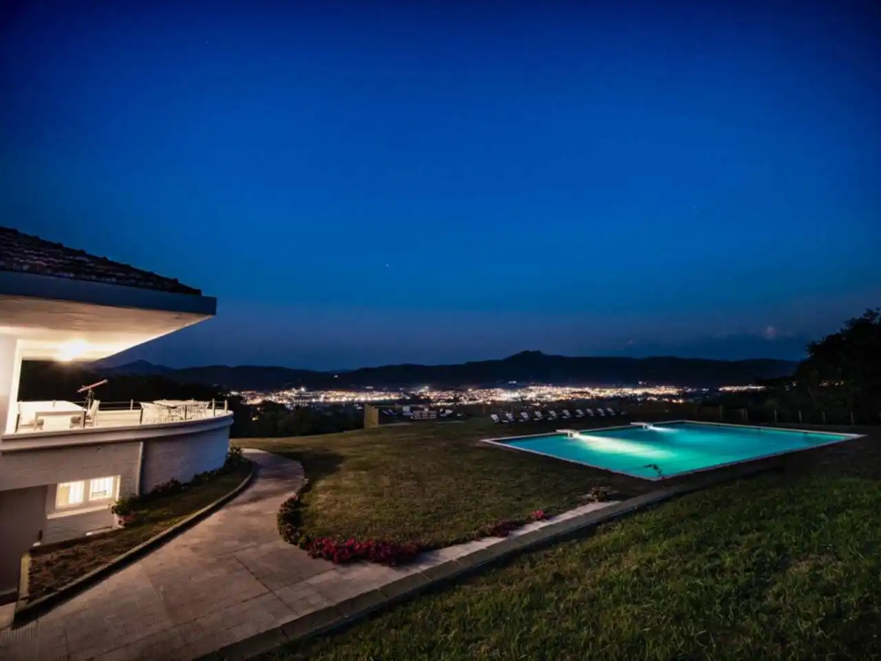 Piscina de Casa o xalet en venda en Hondarribia amb Calefacció, Jardí privat i Terrassa