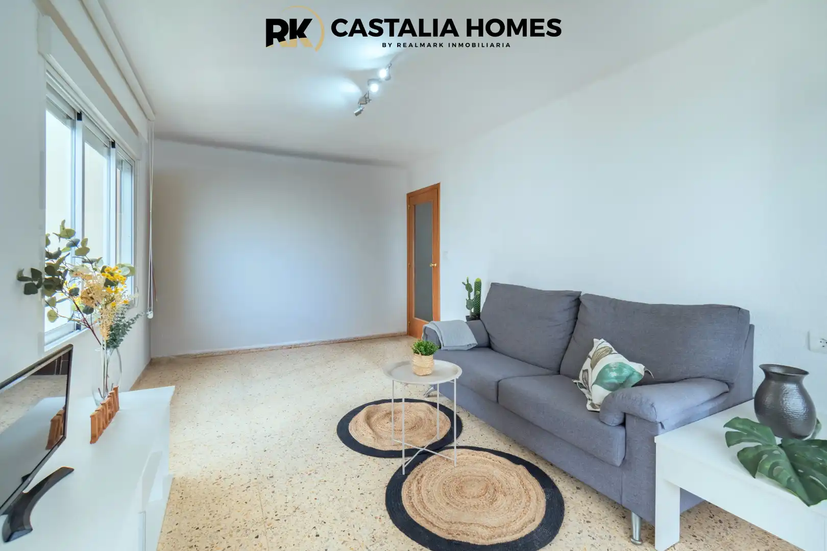 Sala de estar de Apartamento en venta en Benicasim / Benicàssim con Terraza y Piscina comunitaria