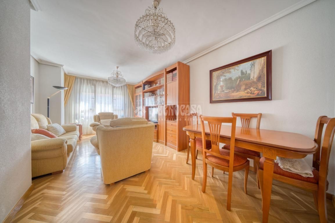 Living room of Flat for sale in Valladolid Capital  with Heating