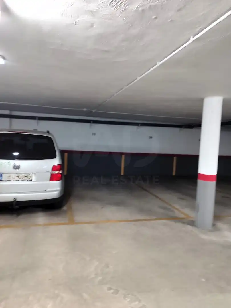 Aparcament de Pis en venda en León Capital  amb Calefacció i Terrassa