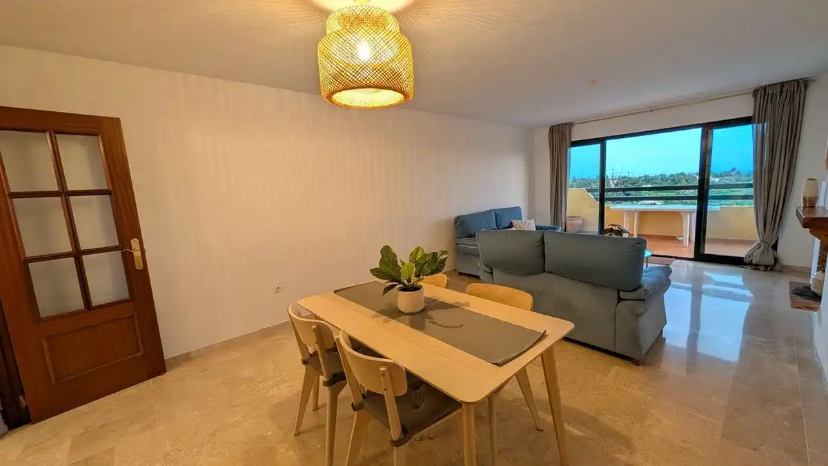 Sala d'estar de Apartament de lloguer en Estepona amb Aire condicionat, Calefacció i Terrassa