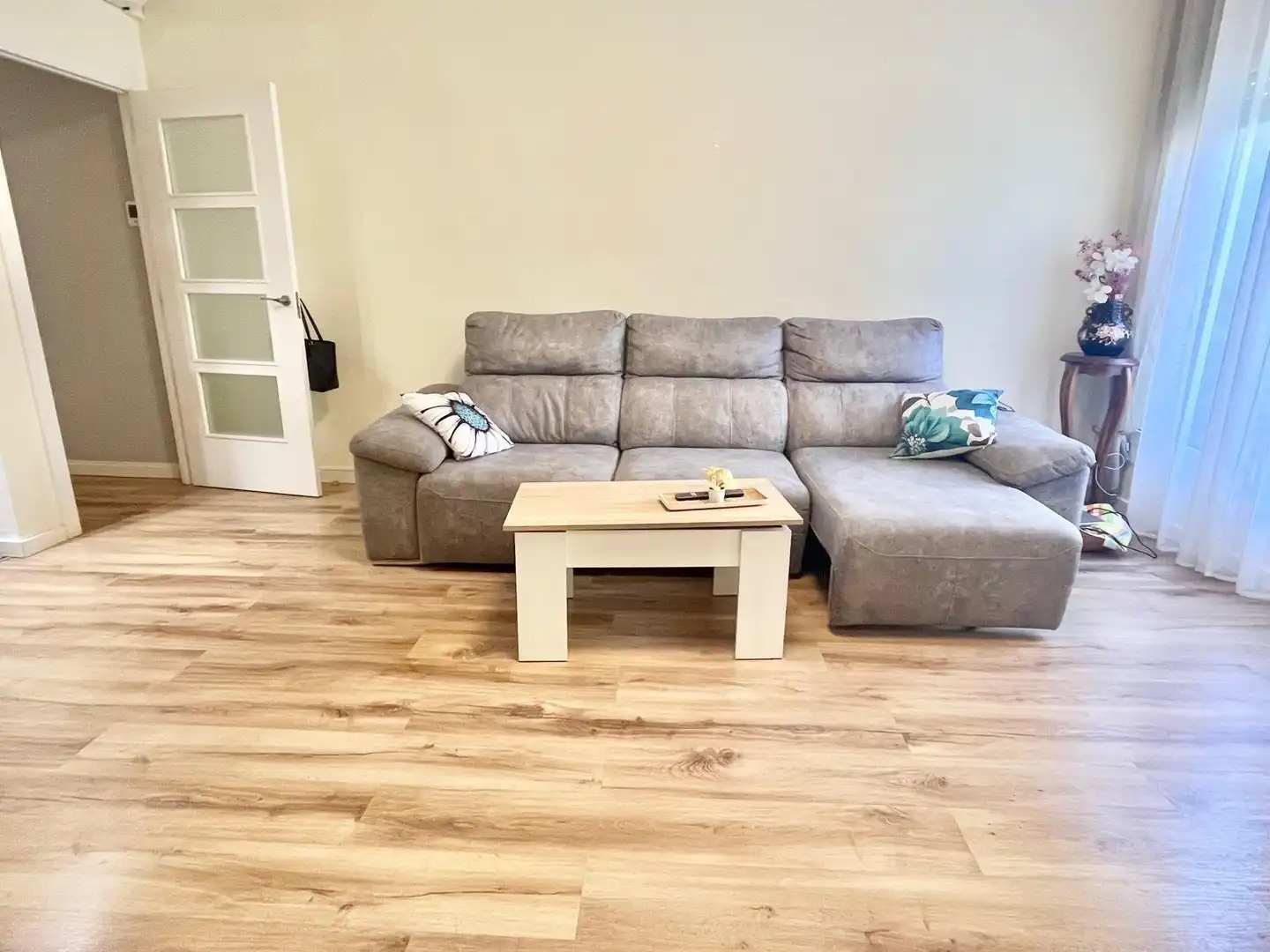 Sala de estar de Ático en venta en Cerdanyola del Vallès con Aire acondicionado, Calefacción y Parquet