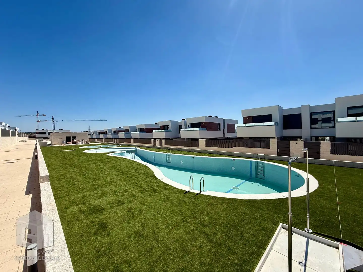 Piscina de Casa adosada en venda en Villaviciosa de Odón amb Calefacció, Jardí privat i Terrassa