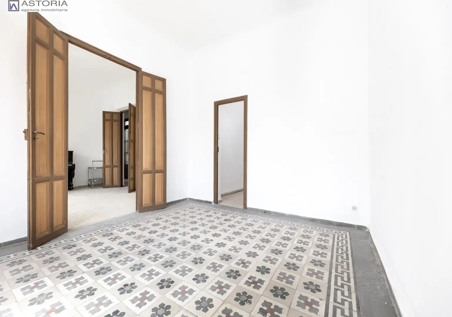 Ático en venta en Granada con Balcón
