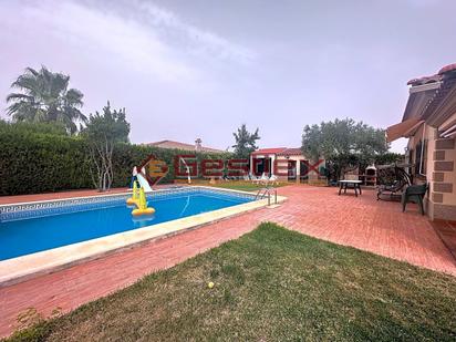 Swimming pool of House or chalet for sale in Almendralejo  with Air Conditioner, Private garden and Swimming Pool