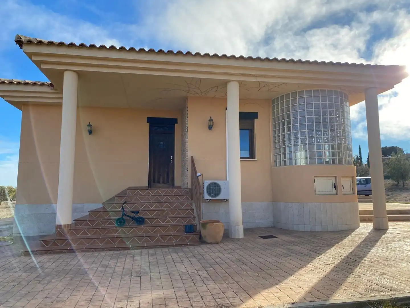 Vista exterior de Casa o xalet en venda en Yecla amb Aire condicionat, Traster i Moblat