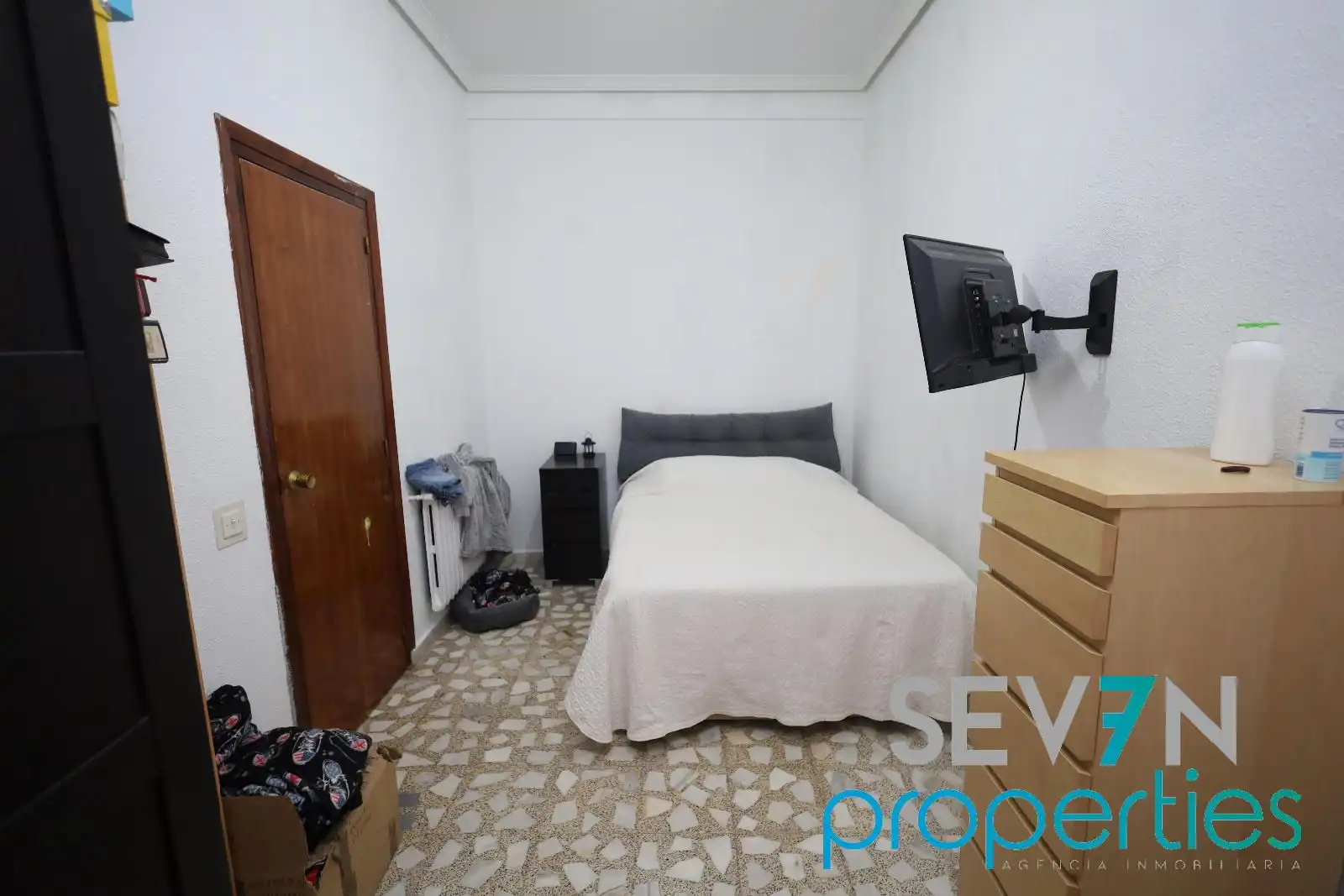 Habitación de Casa adosada en venta en Camarena con Aire acondicionado, Calefacción y Jardín privado
