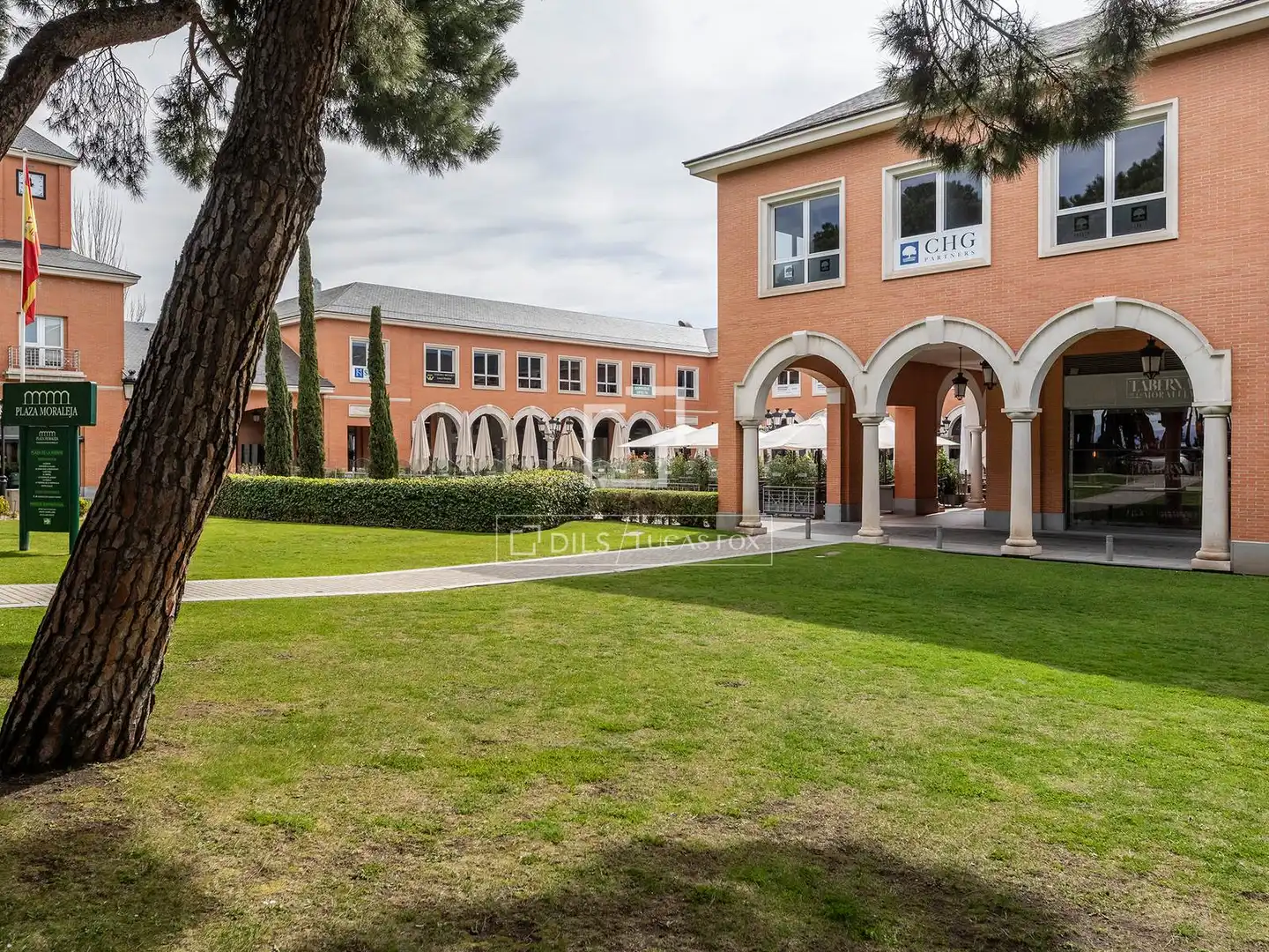 Vista exterior de Casa o xalet en venda en La Moraleja amb Aire condicionat, Calefacció i Jardí privat