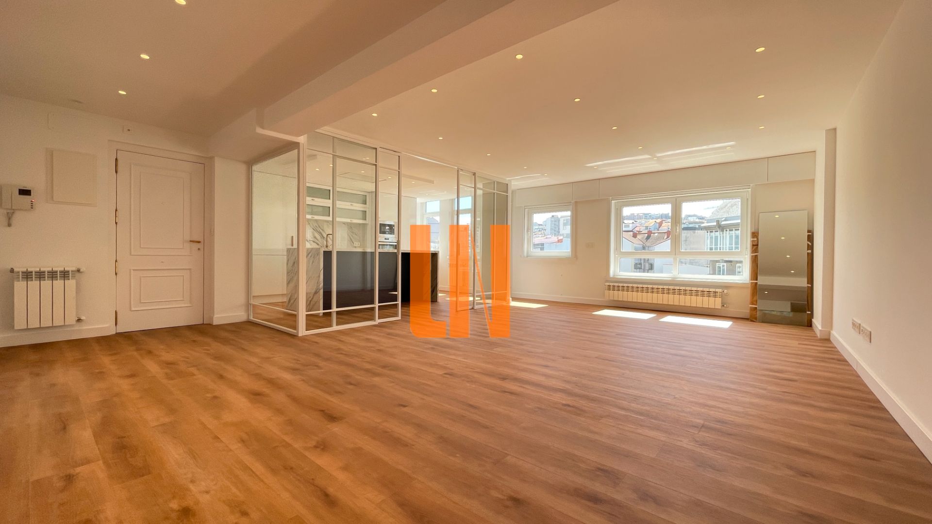 Piso en venta en A Coruña Capital  con Calefacción, Trastero y Horno