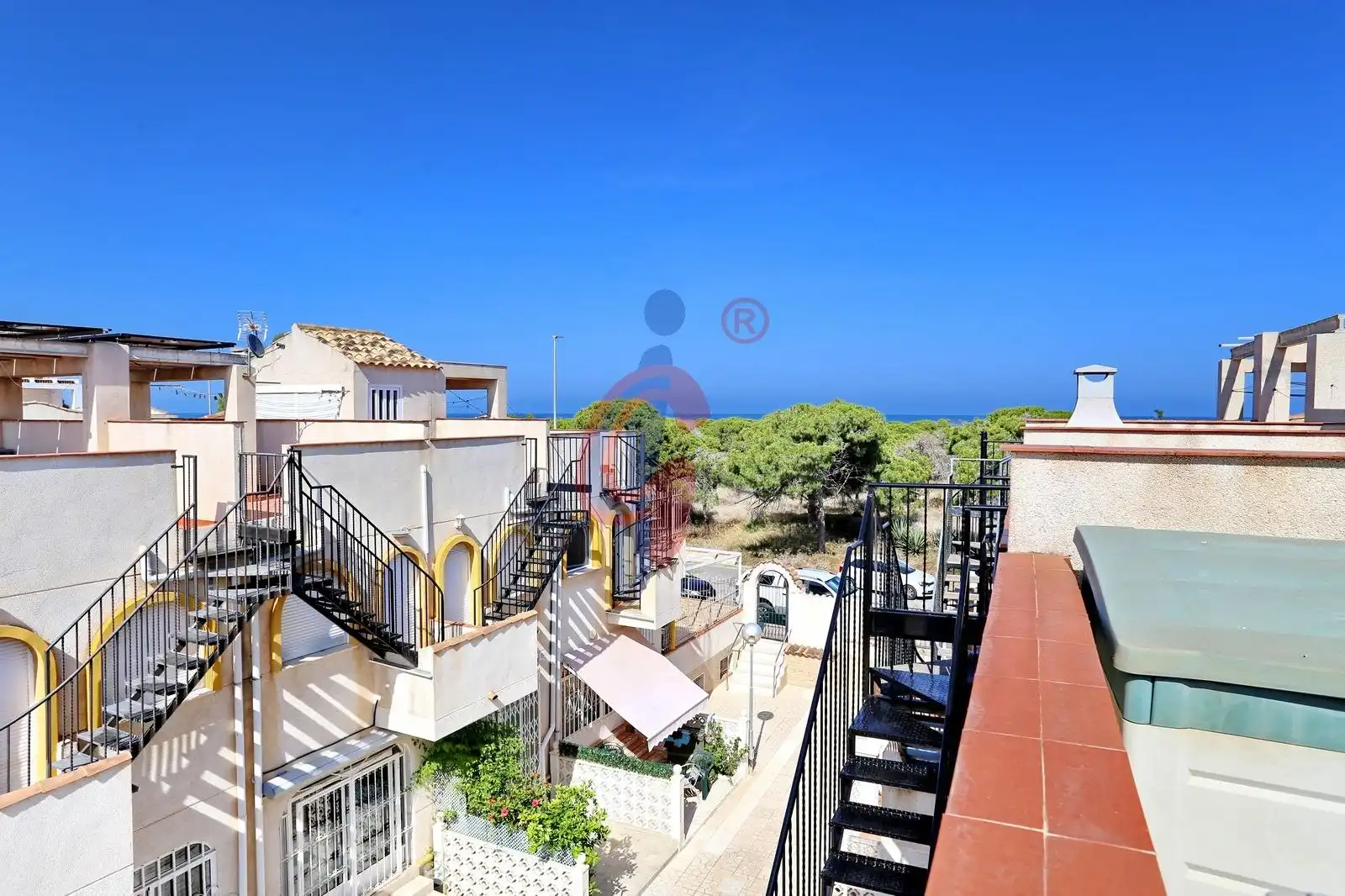 Vista exterior de Casa adosada en venta en Guardamar del Segura con Jardín privado, Terraza y Amueblado