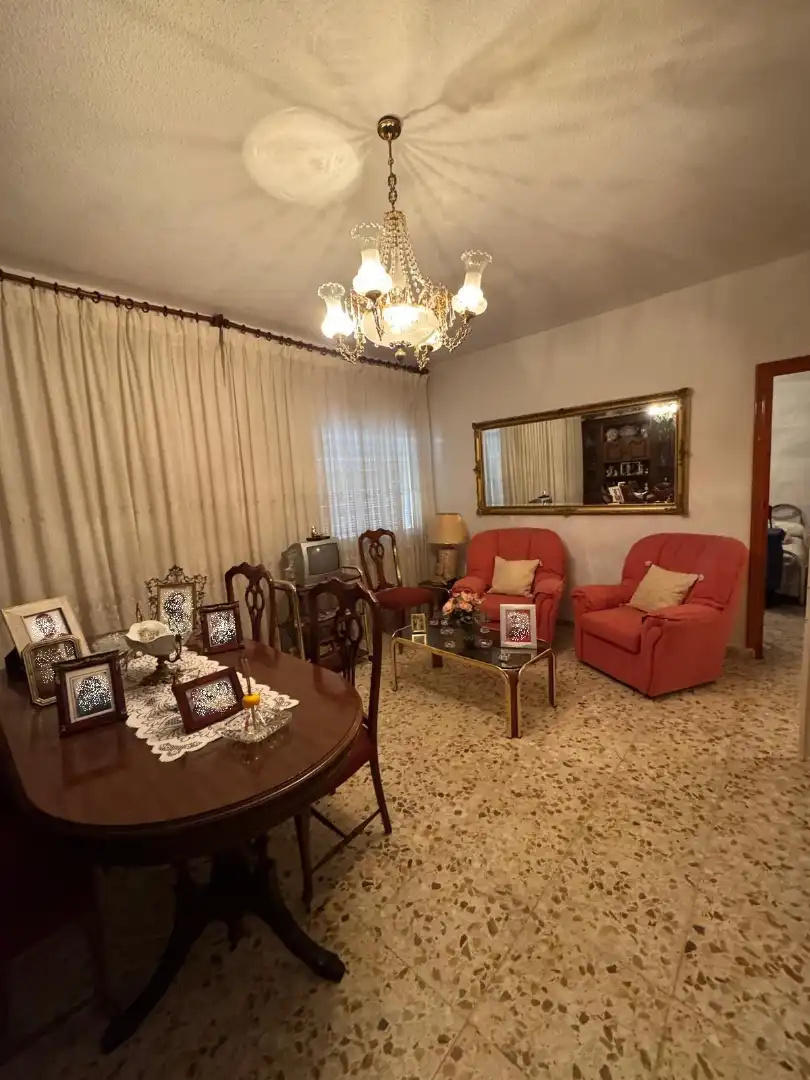 Sala de estar de Casa adosada en venta en Puertollano con Jardín privado, Trastero y Amueblado