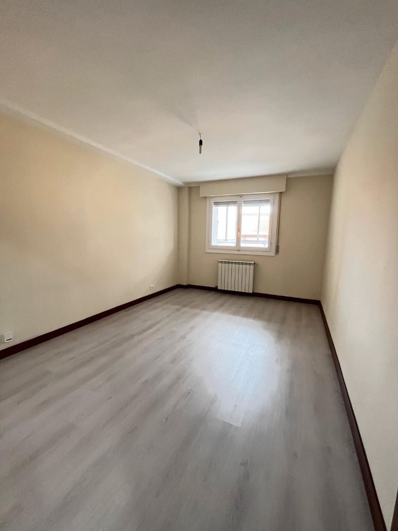 Bedroom of Flat for sale in Valladolid Capital  with Heating, Parquet flooring and Terrace