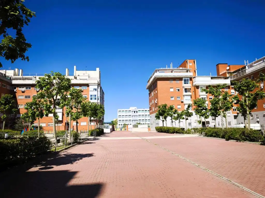 Vista exterior de Pis en venda en Madrid amb Calefacció