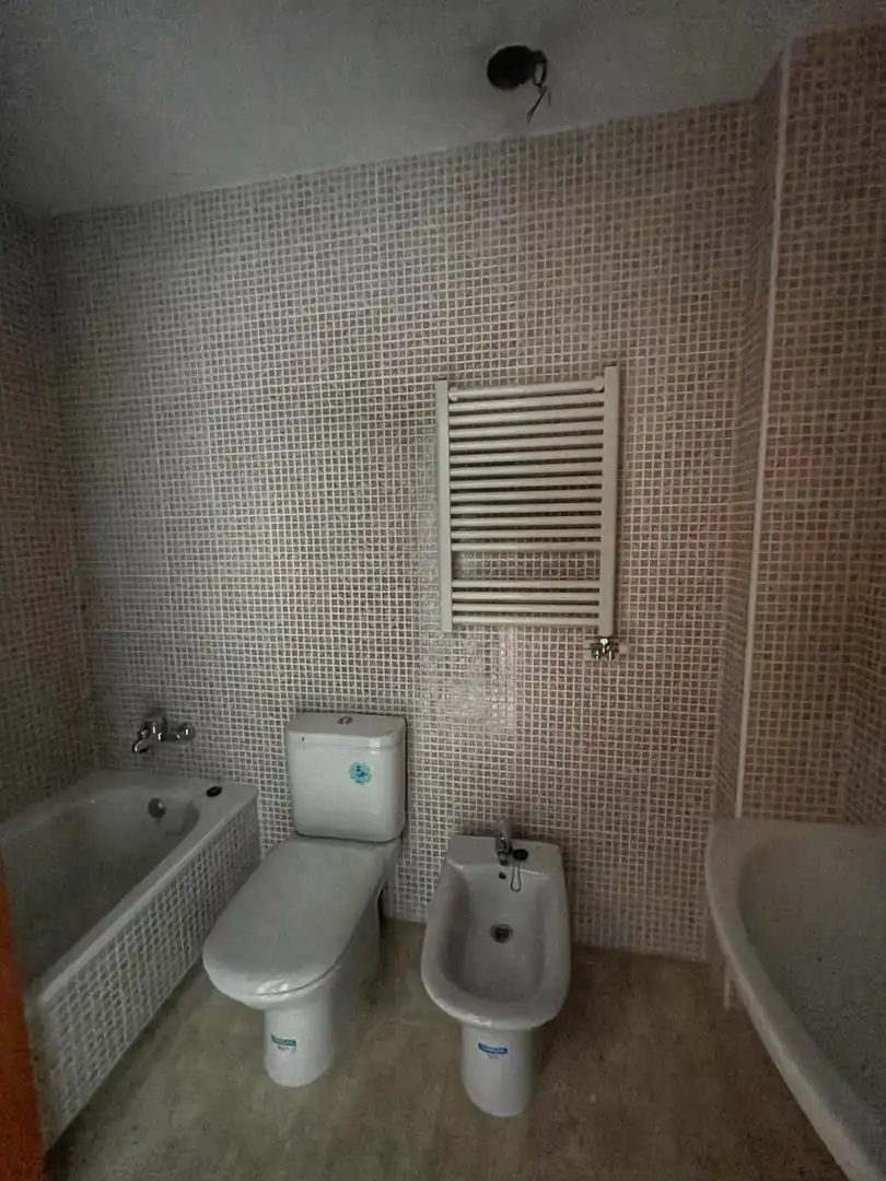 Baño de Dúplex en venta en Tordera con Balcón y Alarma