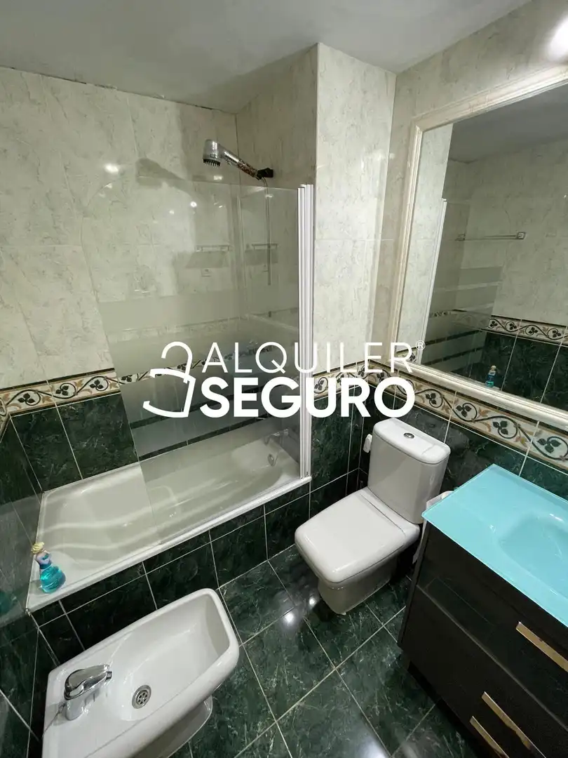 Baño de Piso de alquiler en Madrid con Aire acondicionado, Calefacción y Terraza