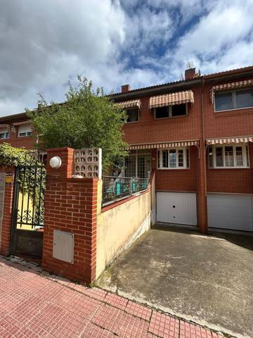 Casa adosada en Venta en Colonia-Bripac