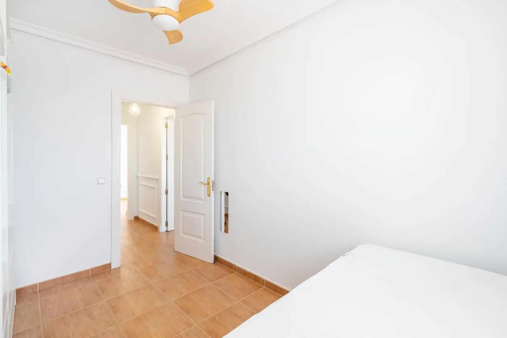 Habitación de Ático de alquiler en Almería con Aire acondicionado, Calefacción y Jardín privado