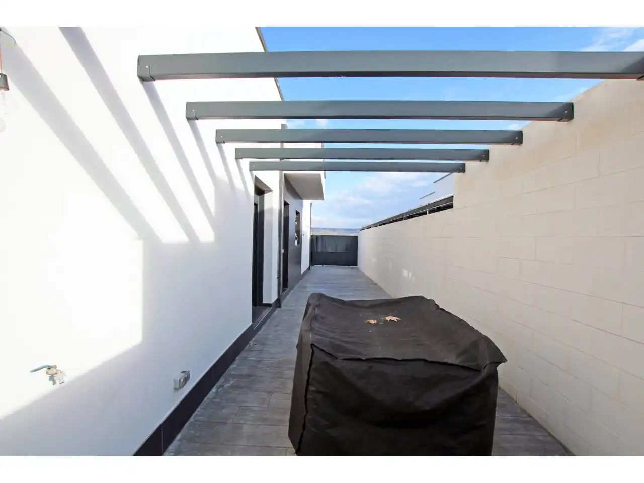 Villa zur Miete in Calle Jadraque, imagen 4