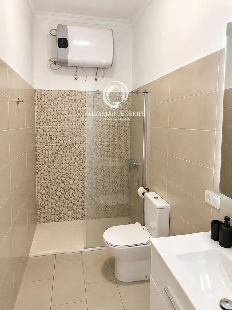 Baño de Apartamento en venta en Adeje con Piscina, Amueblado y Piscina comunitaria