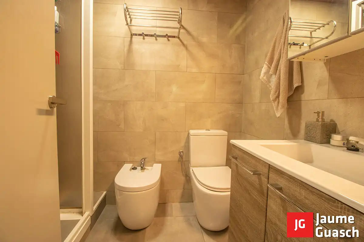 Badezimmer von Wohnung zum Verkauf in Torredembarra mit Klimaanlage, Heizung und Balkon
