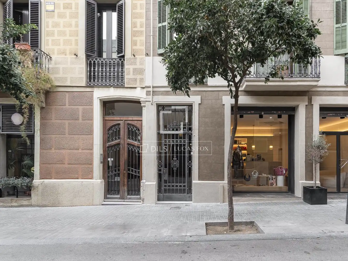 Außenansicht von Wohnung zum Verkauf in Barcelona mit Klimaanlage und Heizung